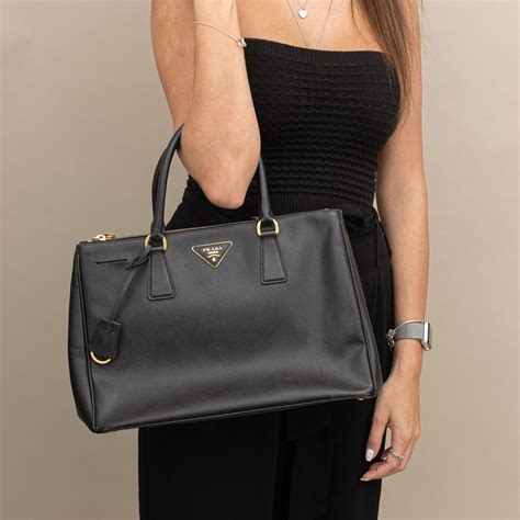 bolsa prada couro saffiano|prada saffiano leather handbags.